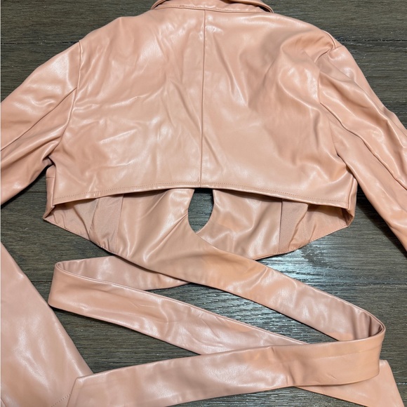 MORE TO COME Cropped Blazer - Picture 4 of 4